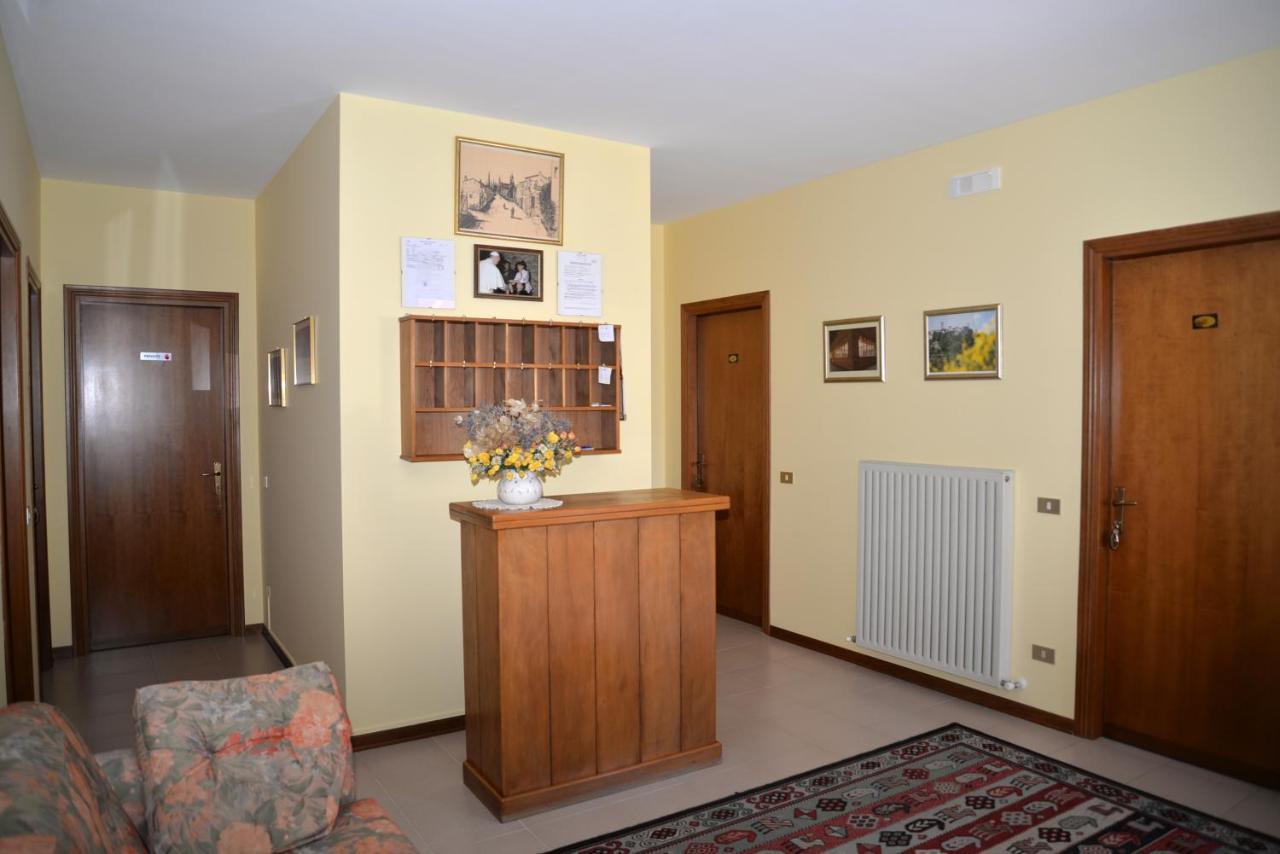 Camere Tiziana Ассизи Экстерьер фото